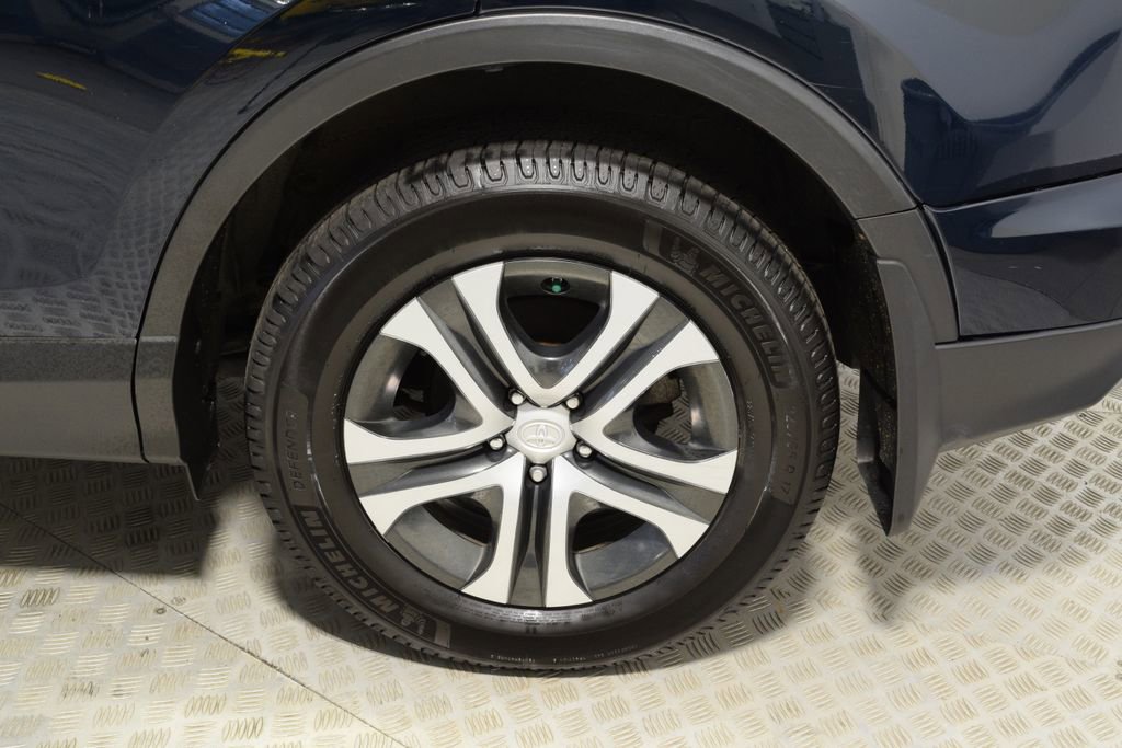 Used 2018 Toyota RAV4 LE w/ All Weather Liner Package image 36