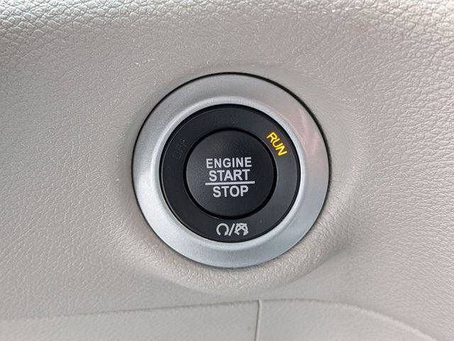 Certified 2024 Chrysler Pacifica Touring-L image 21