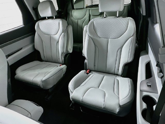 Used 2025 Hyundai Palisade SEL FWD image 11