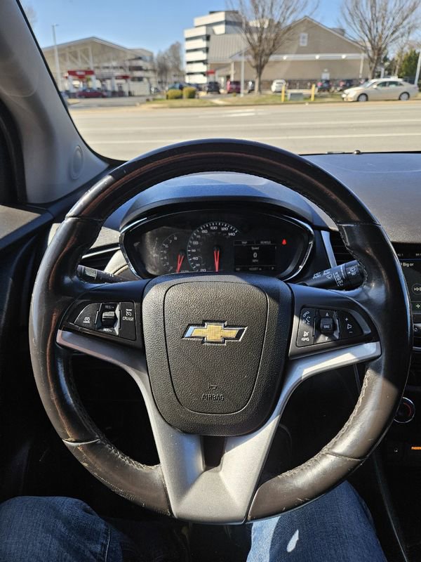 Used 2018 Chevrolet Trax LT w/ Sun & Sound Package image 10