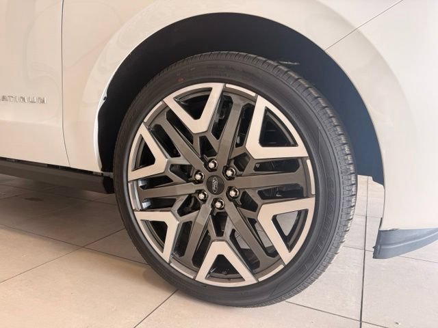 New 2027 Ford Expedition Platinum w/ Platinum Ultimate Package AWD/4WD image 6