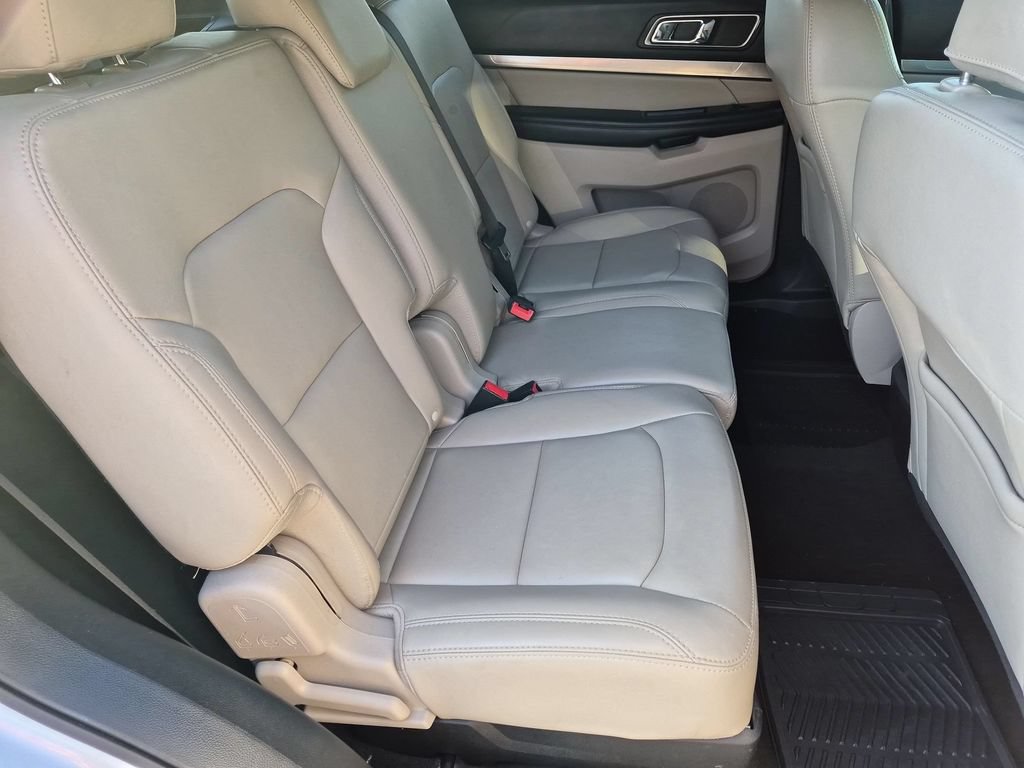 Used 2019 Ford Explorer XLT w/ Equipment Group 202A AWD/4WD image 21