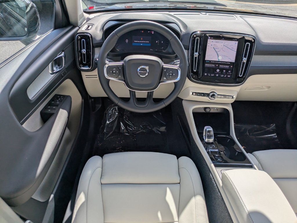 New 2026 Volvo XC40 B5 Plus w/ Protection Package Premier AWD/4WD image 17