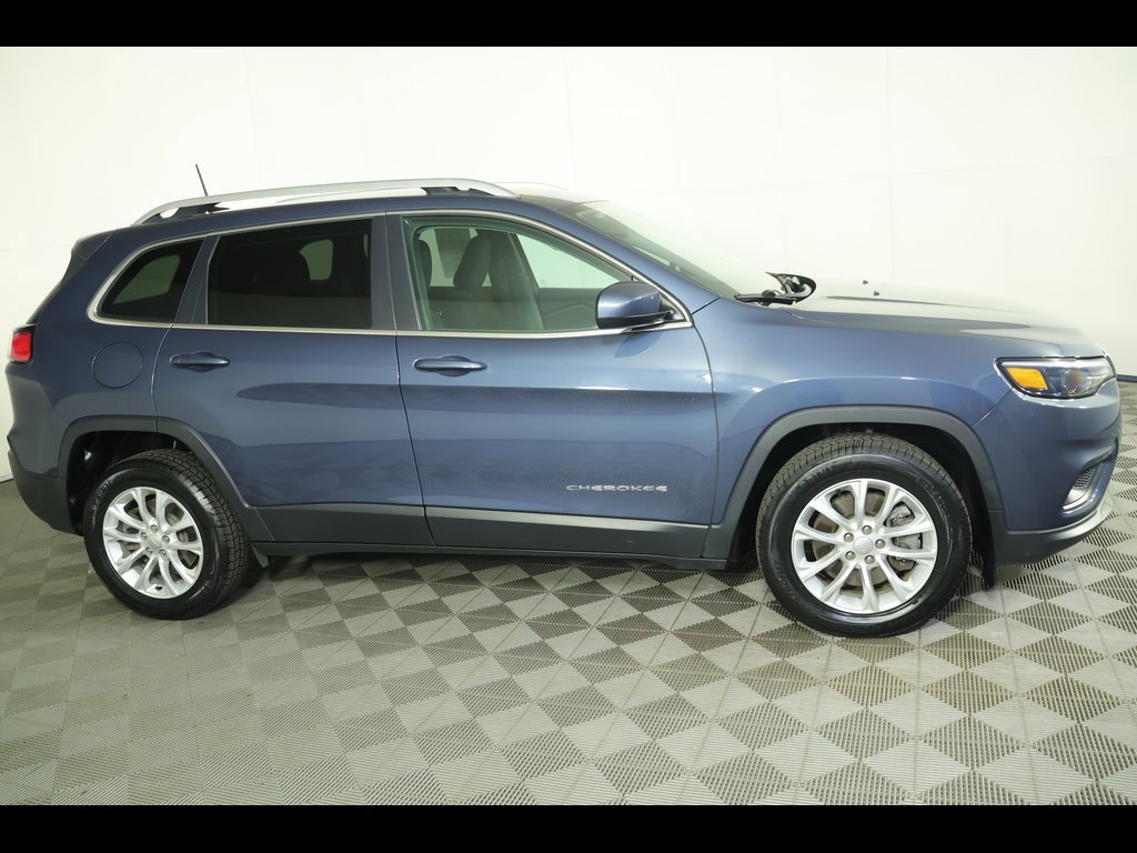 Used 2019 Jeep Cherokee Latitude w/ Popular Appearance Group image 5