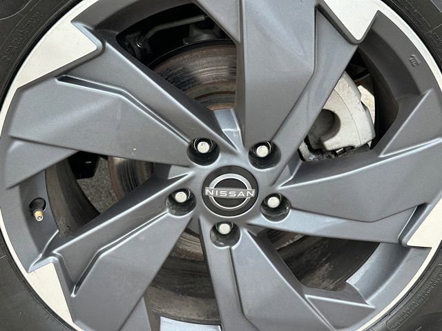 Used 2025 Nissan Rogue SV image 31