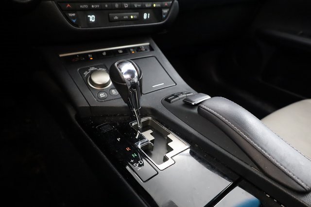 Used 2014 Lexus ES 300h w/ Luxury Package w/Bamboo Trim image 21