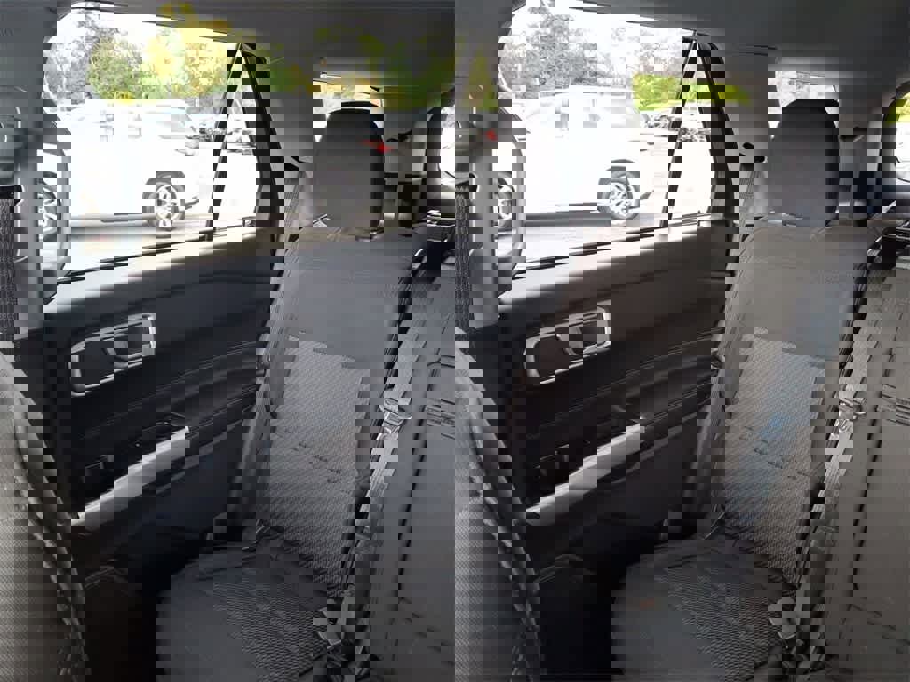 Used 2022 Ford Explorer XLT image 12