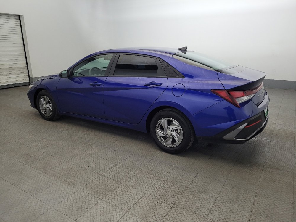 Used 2024 Hyundai Elantra SE image 3