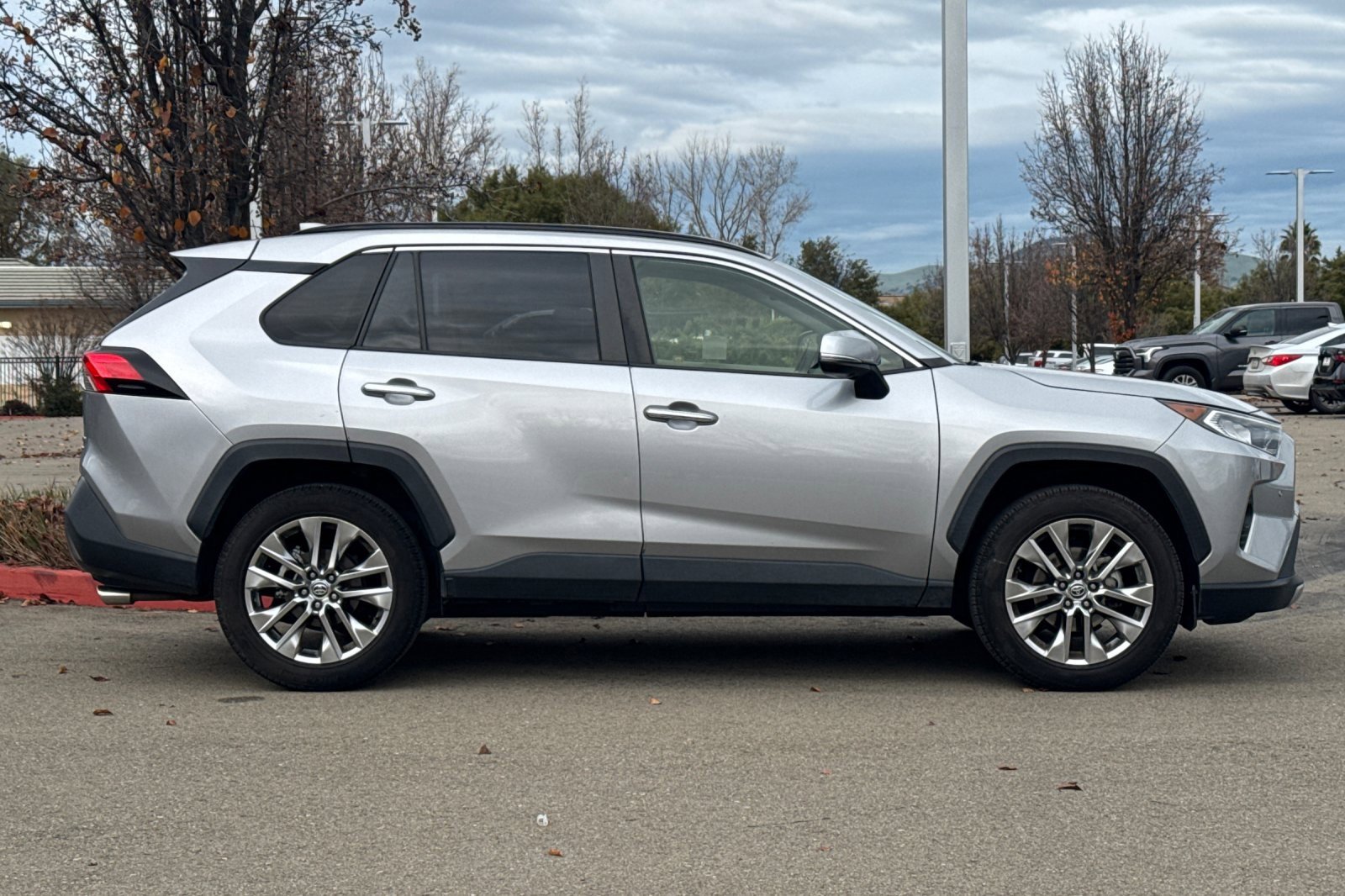 Used 2020 Toyota RAV4 Limited image 3