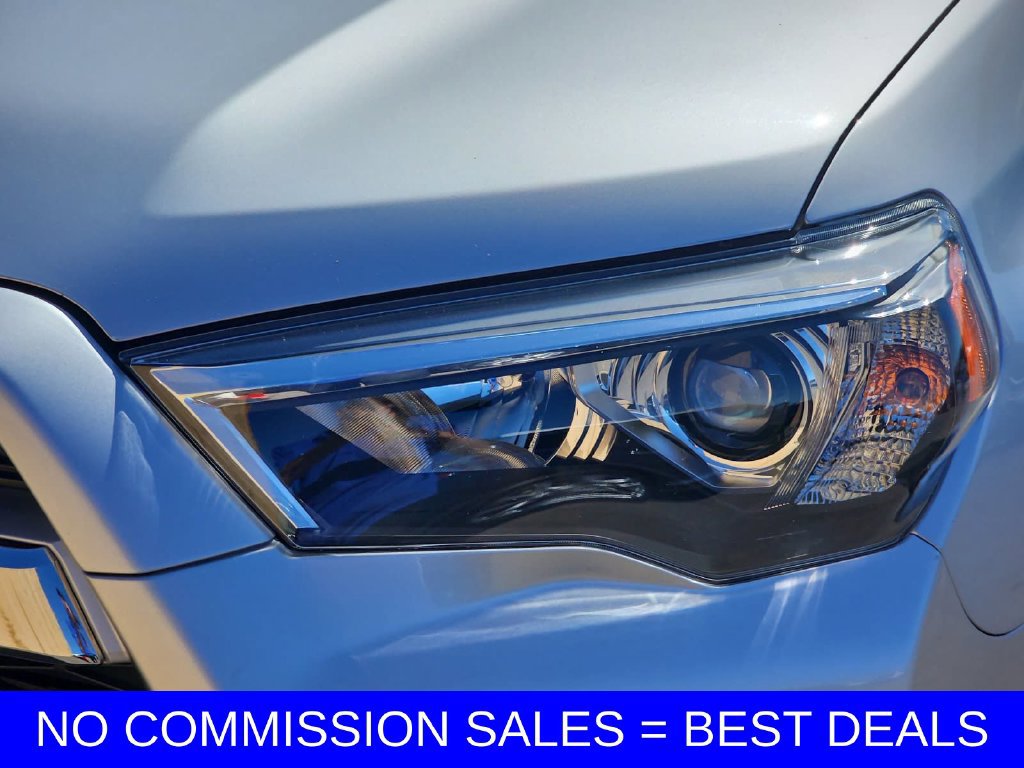 Used 2022 Toyota 4Runner Limited AWD/4WD image 32
