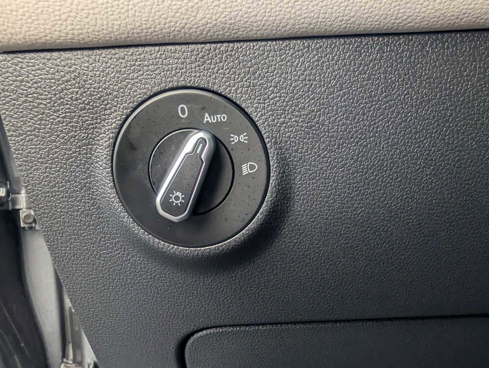 Certified 2025 Volkswagen Taos SEL w/ Taos Adventure Package image 19