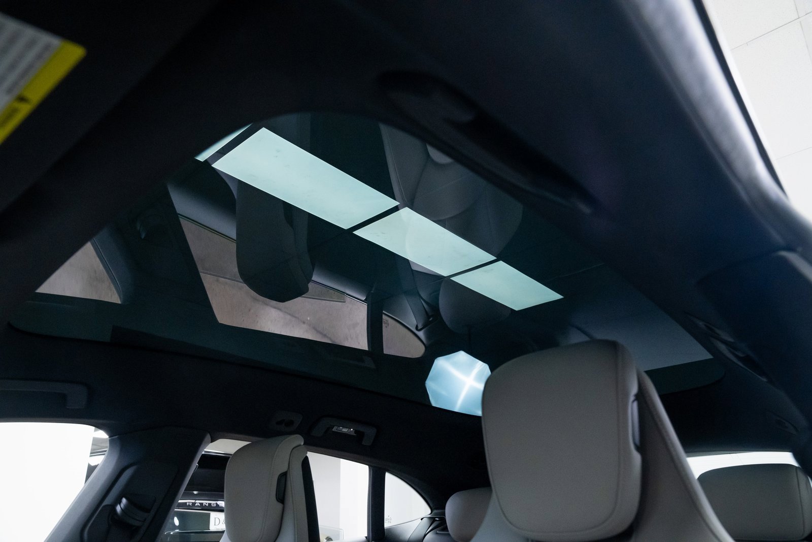 Used 2021 Porsche Taycan 4S w/ Premium Package image 15