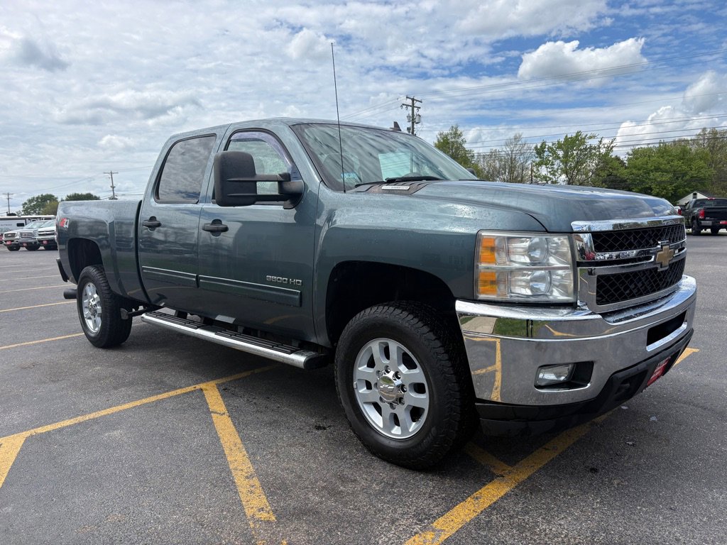 Used 2011 Chevrolet Silverado 3500 LT w/ Interior Plus Package AWD/4WD image 4