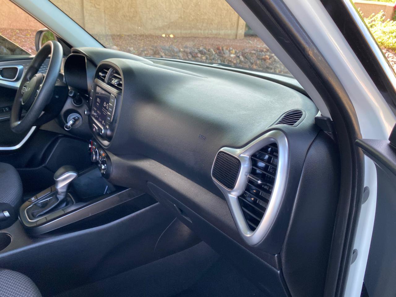 Used 2025 Kia Soul LX w/ LX Technology Package FWD image 49