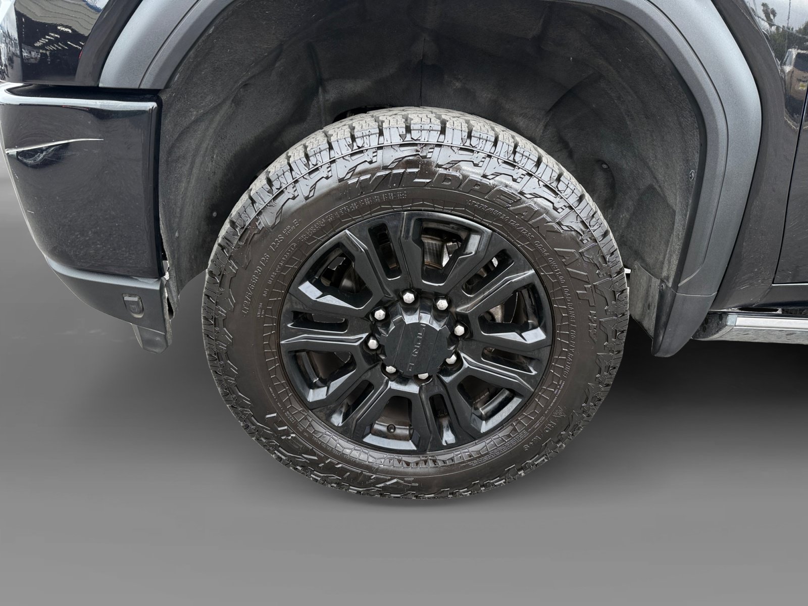 Used 2023 GMC Sierra 2500 Denali w/ Denali Black Diamond Edition AWD/4WD image 9
