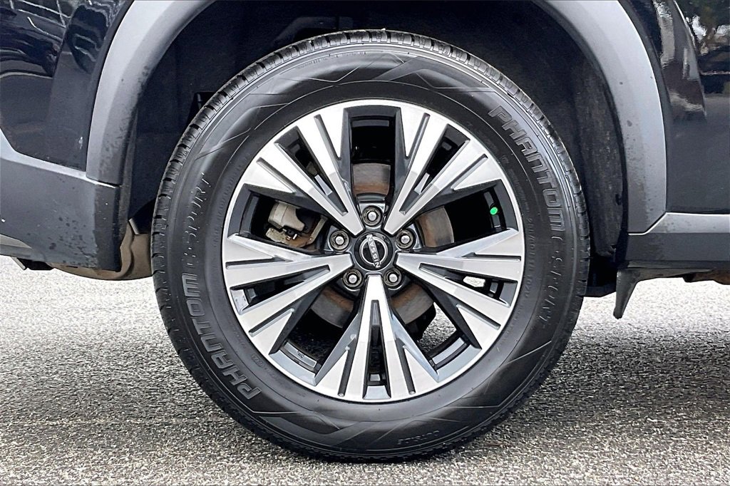 Used 2023 Nissan Rogue SV image 36