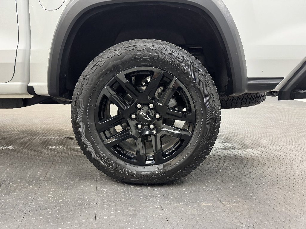 Used 2025 Chevrolet Colorado Trail Boss w/ Midnight Edition AWD/4WD image 11