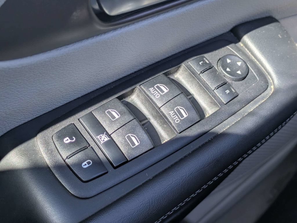 Used 2023 Chrysler Voyager LX FWD image 22