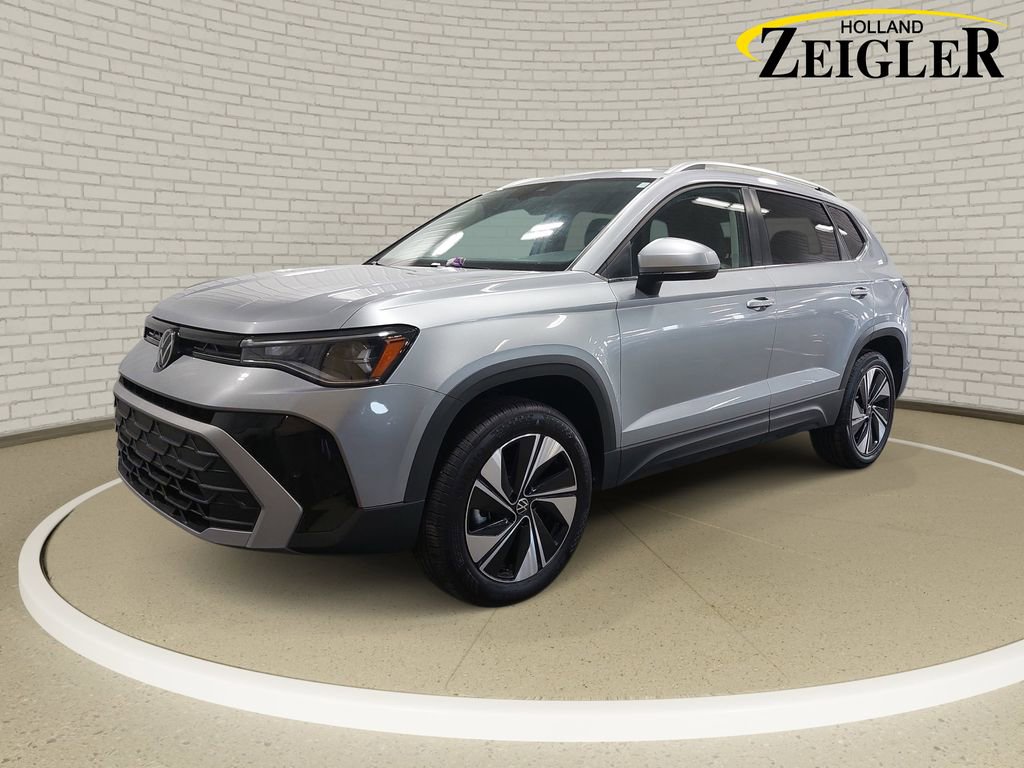 Used 2025 Volkswagen Taos SE AWD/4WD image 1