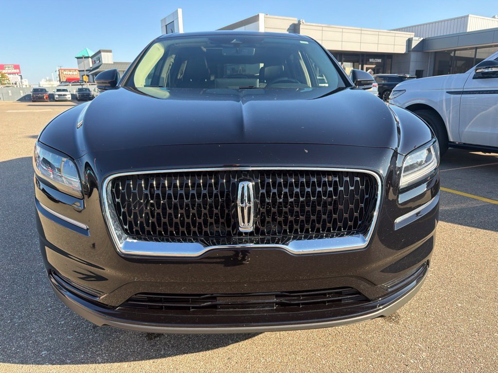 Used 2023 Lincoln Nautilus Reserve w/ Monochromatic Package AWD/4WD image 3