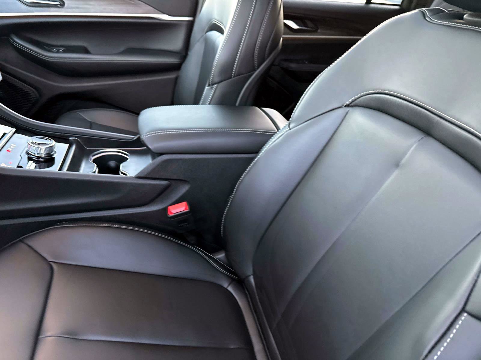 New 2025 Jeep Grand Cherokee Limited image 10