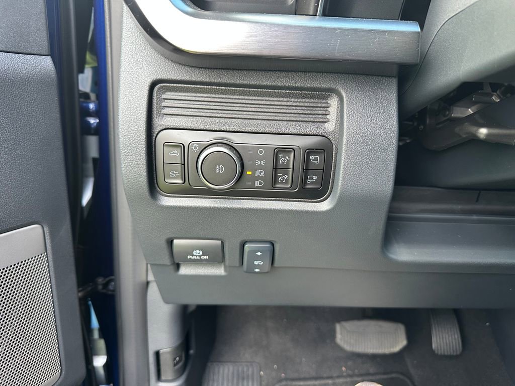 New 2026 Ford F250 Lariat w/ Black Appearance Package image 61