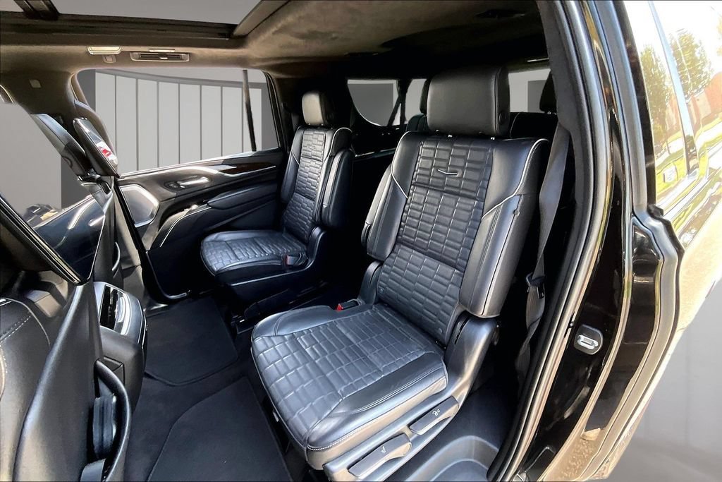 Used 2023 Cadillac Escalade ESV Sport Platinum w/ LPO, ONYX Package AWD/4WD image 28