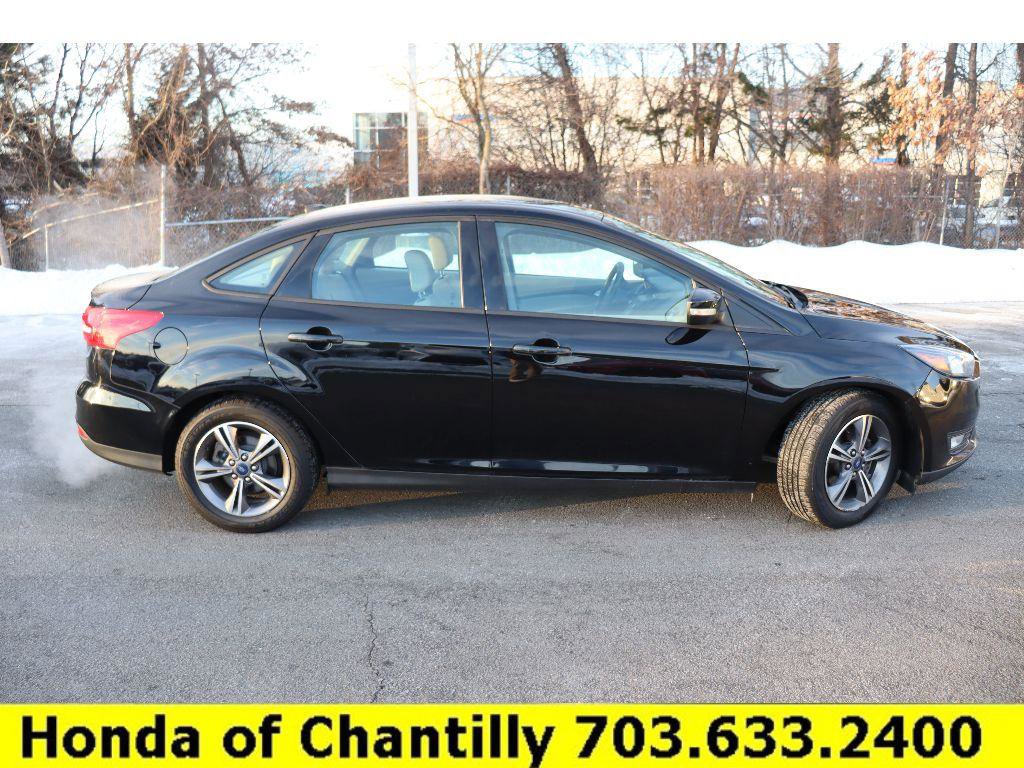 Used 2018 Ford Focus SE w/ SE Appearance Package image 8