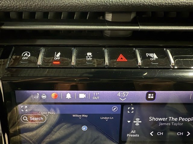 Used 2023 Jeep Grand Cherokee Limited image 19