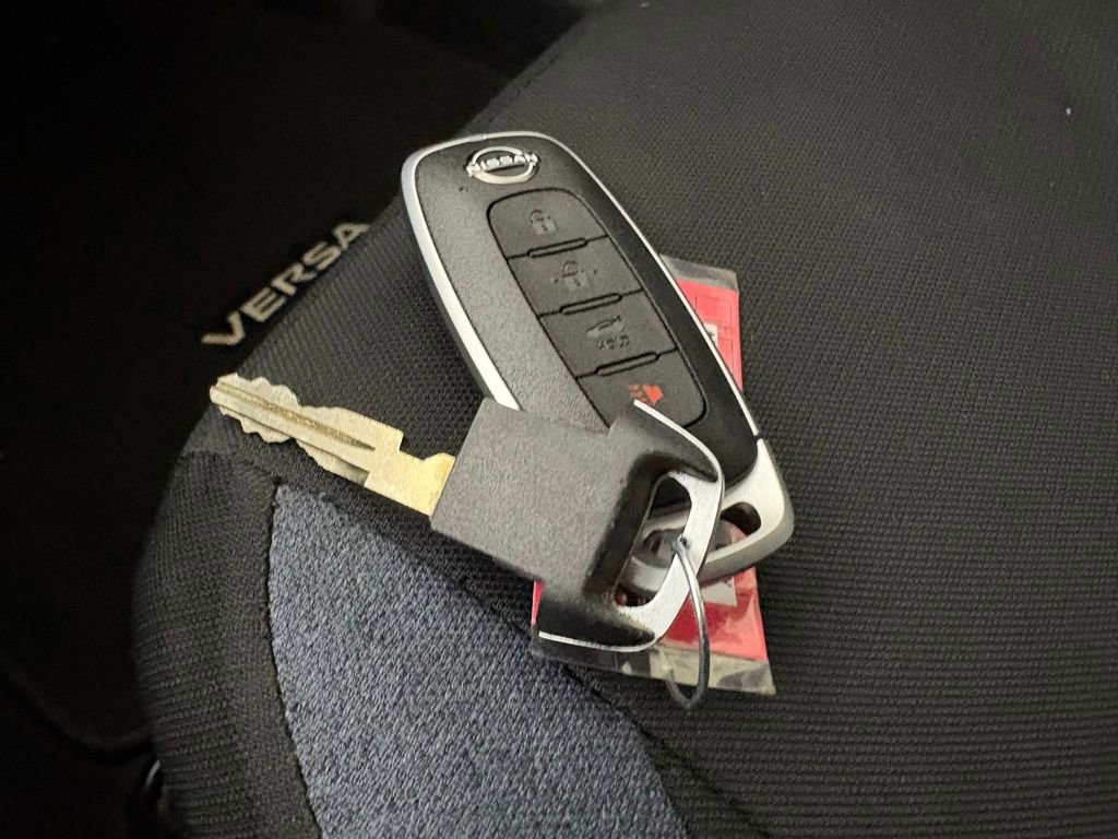 Used 2023 Nissan Versa SV image 31