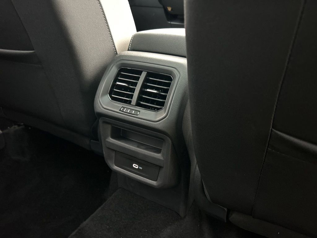 Certified 2025 Volkswagen Taos SE w/ Panoramic Sunroof Package image 49
