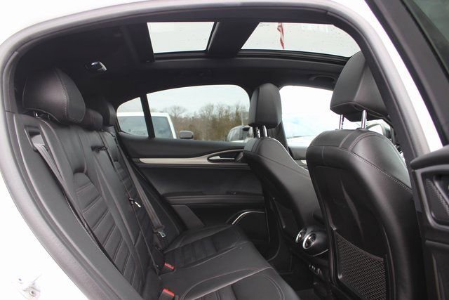 Used 2023 Alfa Romeo Stelvio Veloce image 32