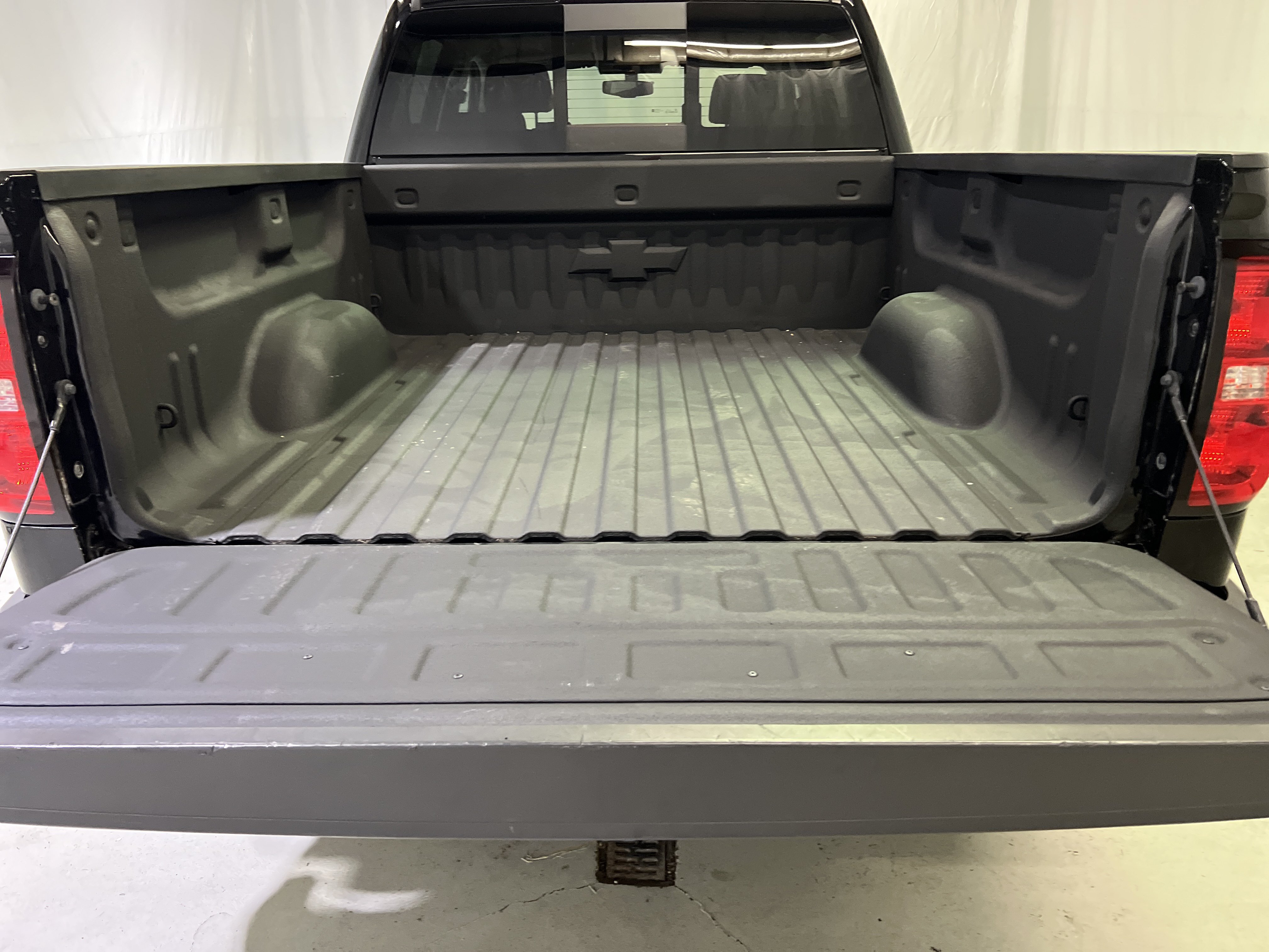 Used 2018 Chevrolet Silverado 1500 LT w/ All Star Edition AWD/4WD image 14