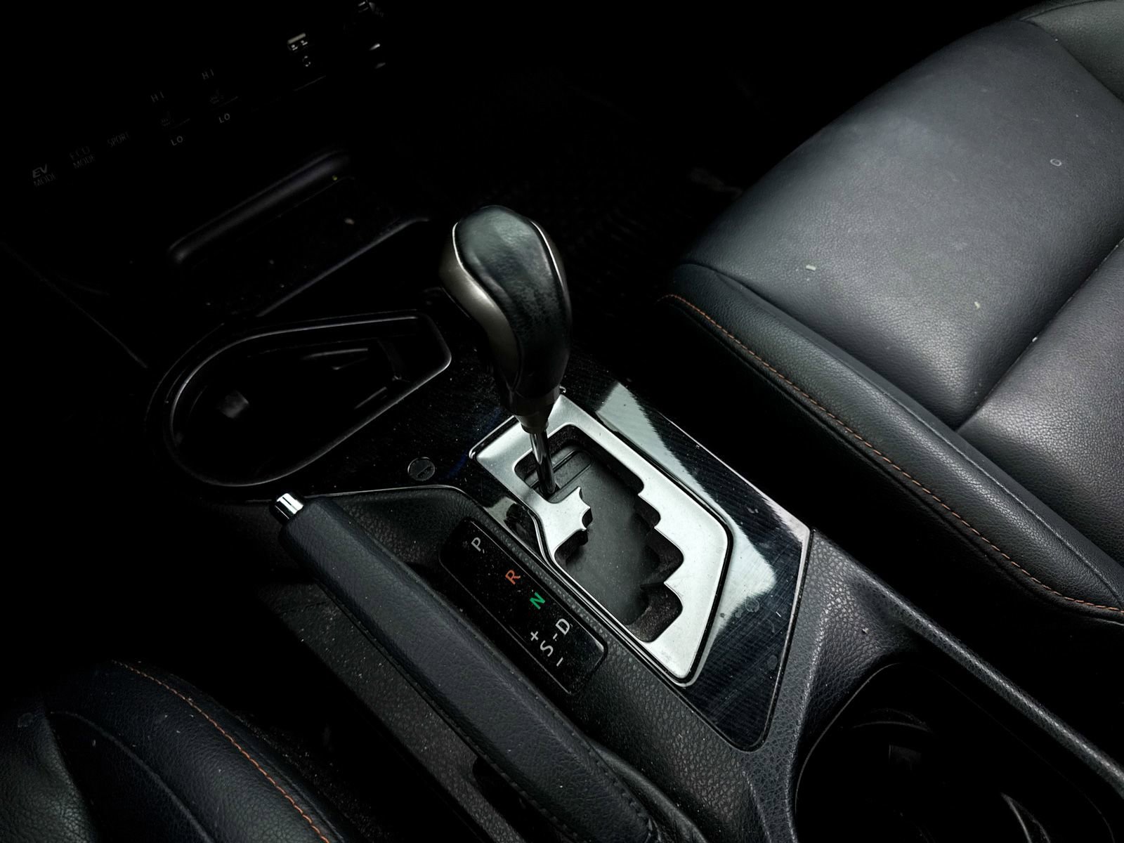 Used 2018 Toyota RAV4 SE AWD/4WD image 23