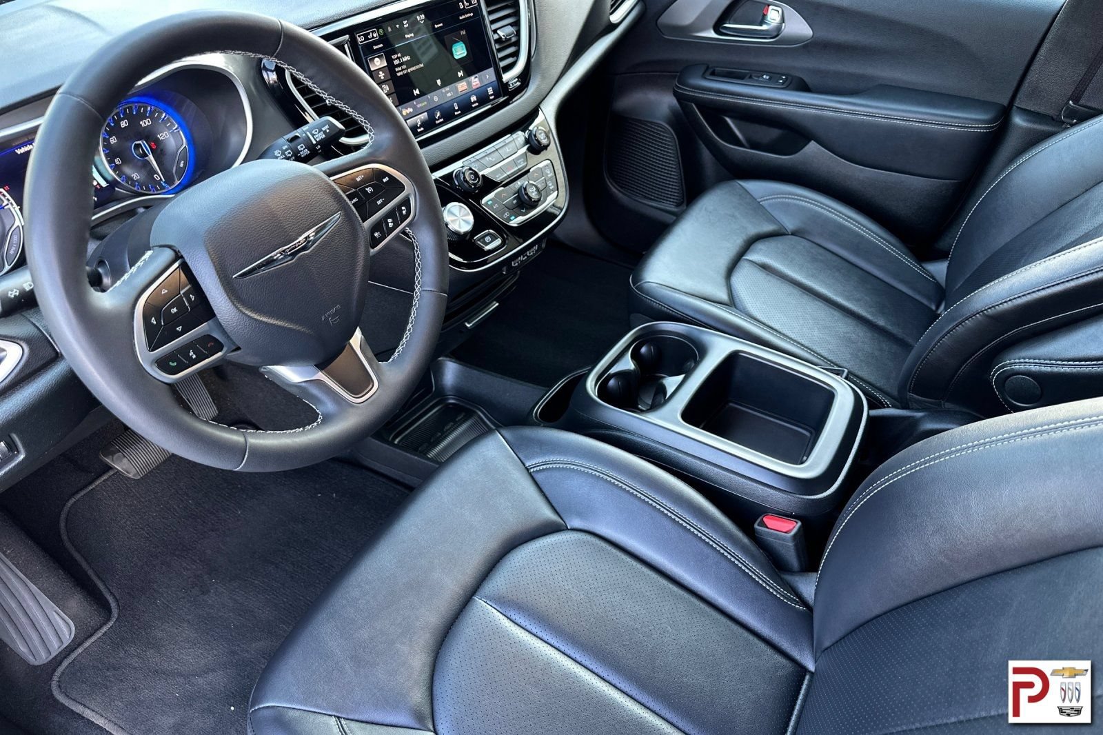 Used 2025 Chrysler Pacifica Select FWD image 10