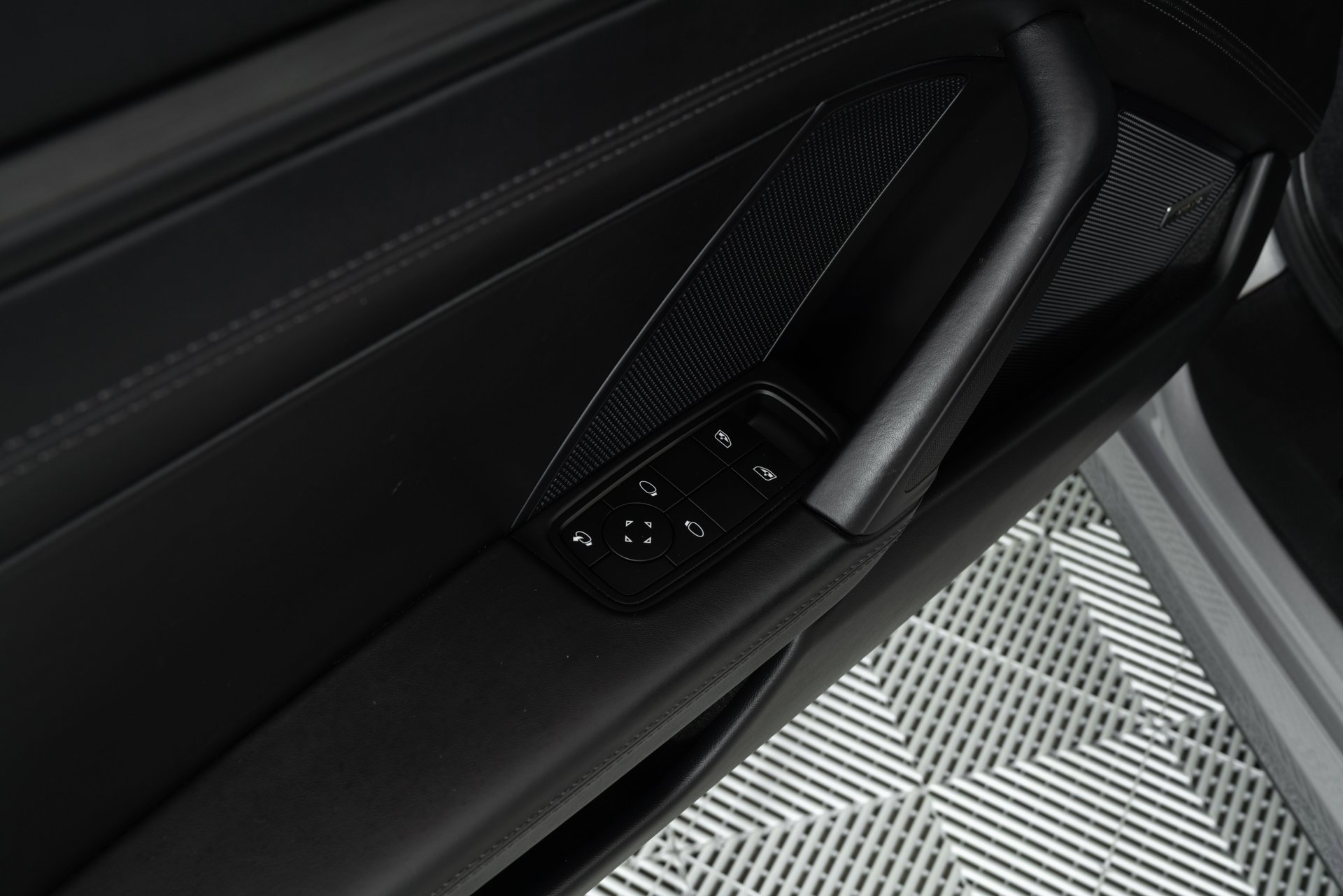 Used 2024 Porsche 911 Targa 4 GTS image 11