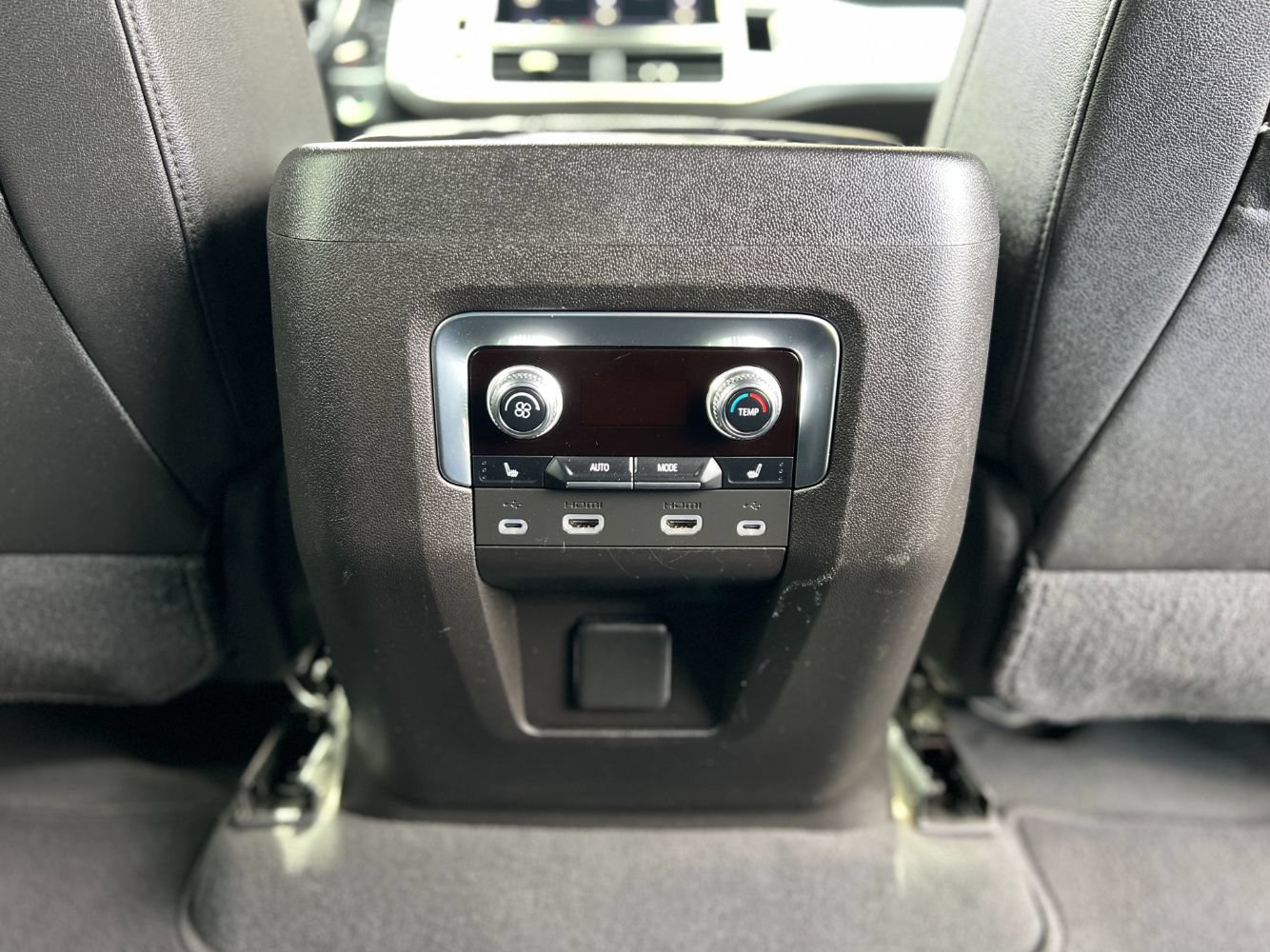 Used 2021 GMC Yukon SLT w/ Rear Media and Nav Package AWD/4WD image 27