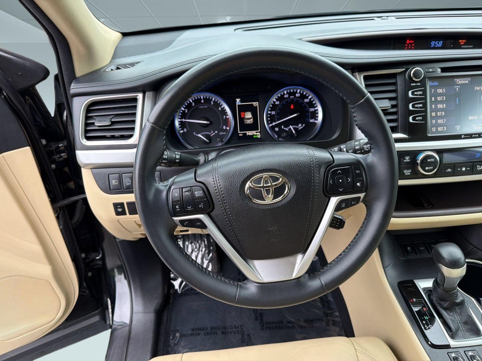 Used 2018 Toyota Highlander XLE AWD/4WD image 29