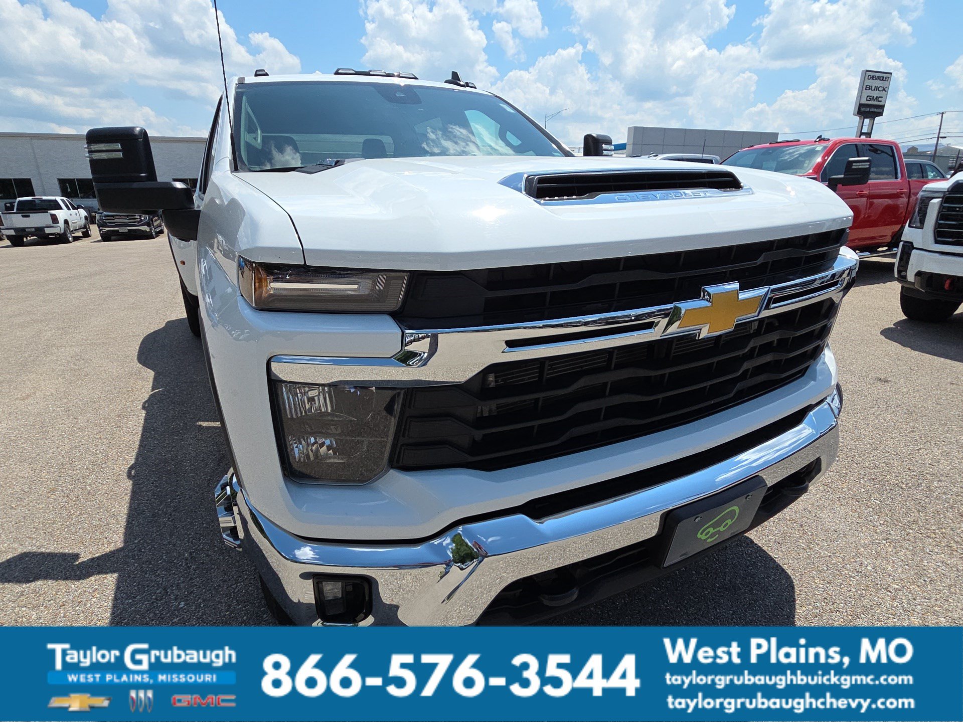 Used 2025 Chevrolet Silverado 3500 LT w/ Convenience Package AWD/4WD image 12