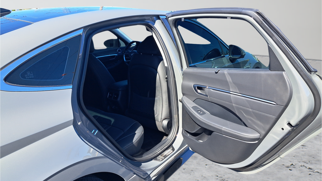 Used 2022 Hyundai Sonata Limited w/ Cargo Package FWD image 13