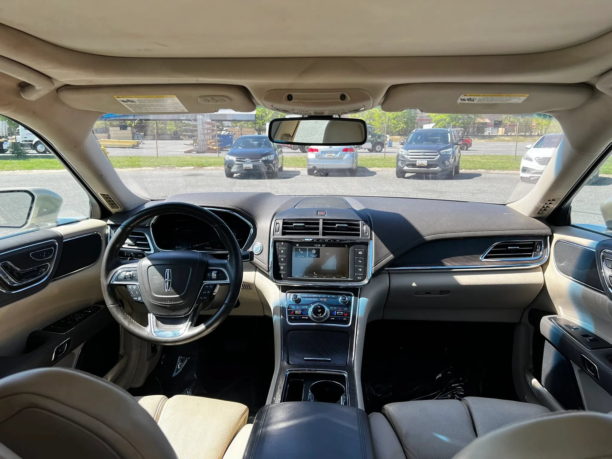 Used 2017 Lincoln Continental Reserve w/ Technology Package FWD image 10