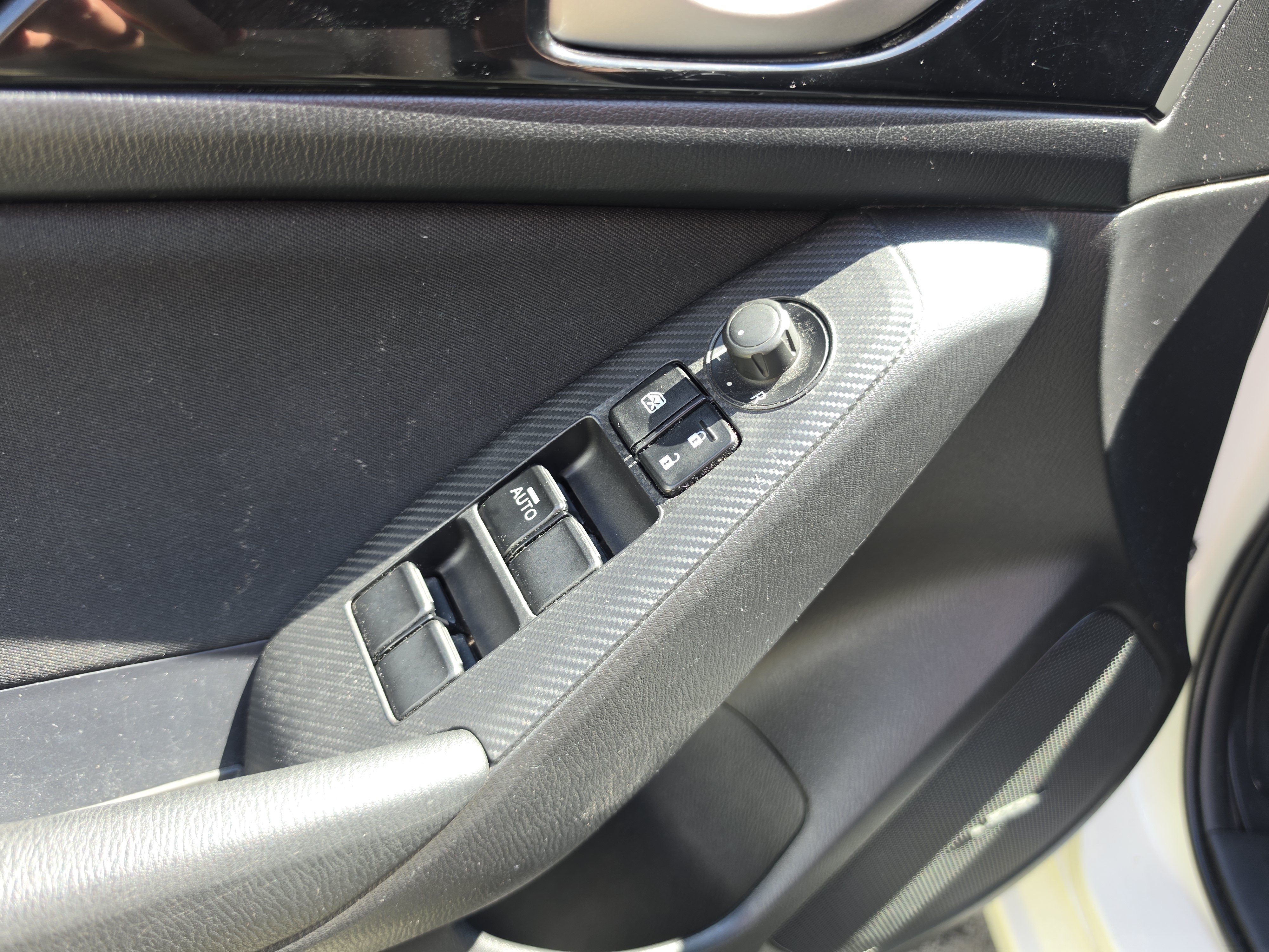 Used 2015 MAZDA MAZDA3 i Touring w/ Technology Package FWD image 17