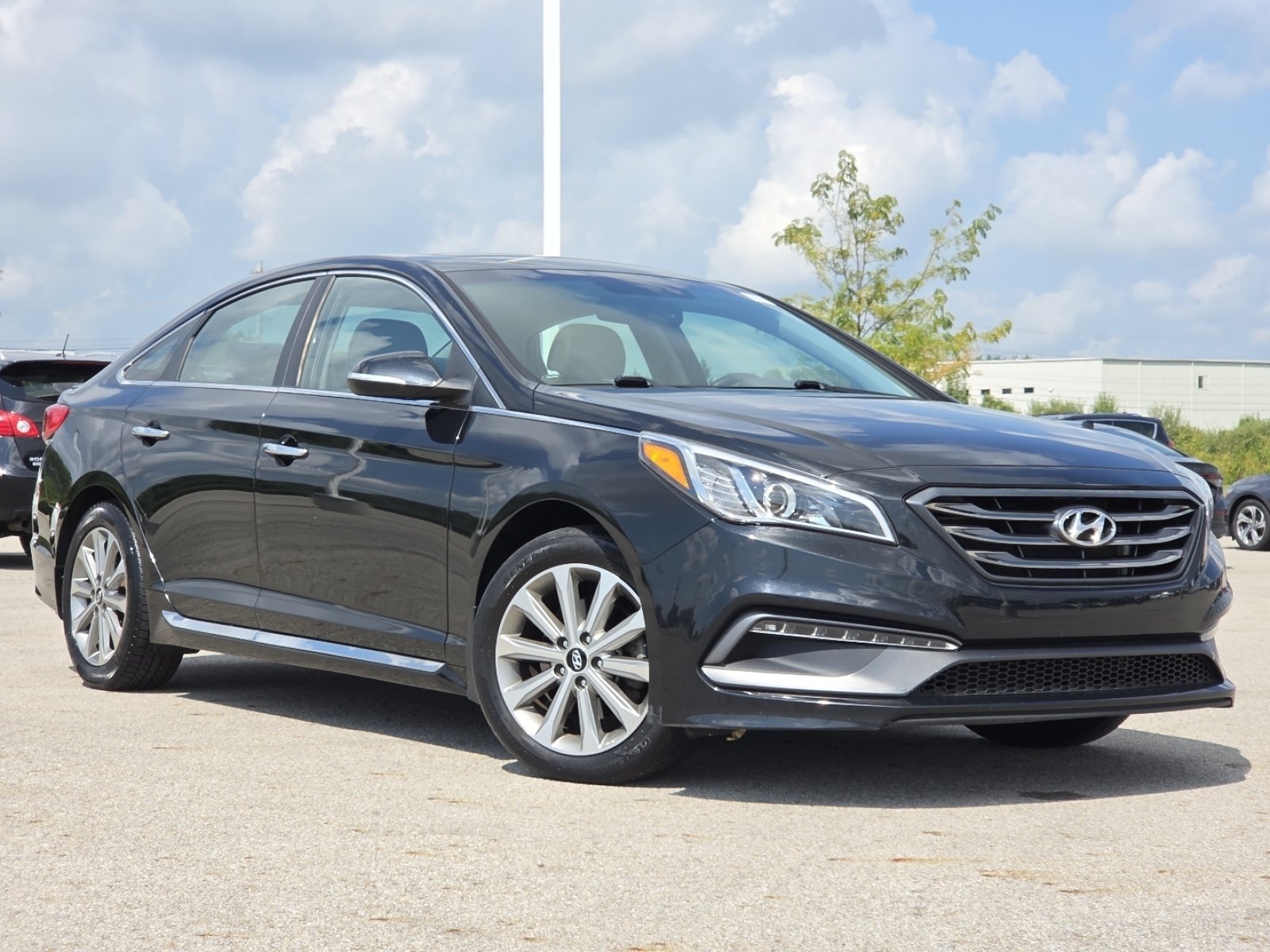 Used 2017 Hyundai Sonata Limited FWD image 2