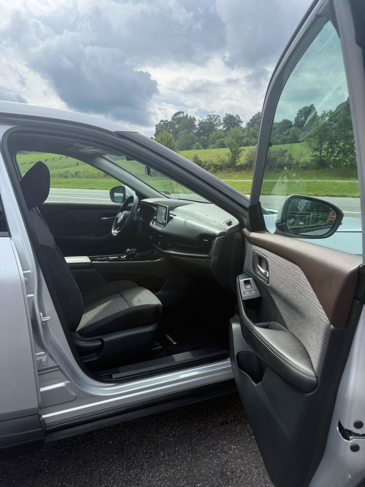 Used 2021 Nissan Rogue SV AWD/4WD image 16