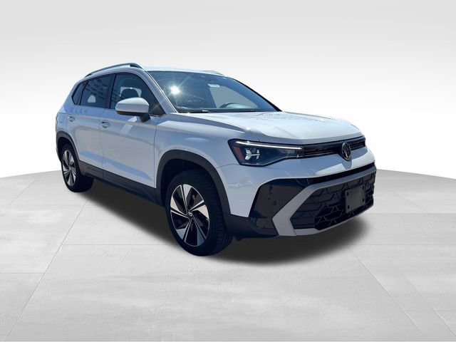 Used 2025 Volkswagen Taos SE image 3