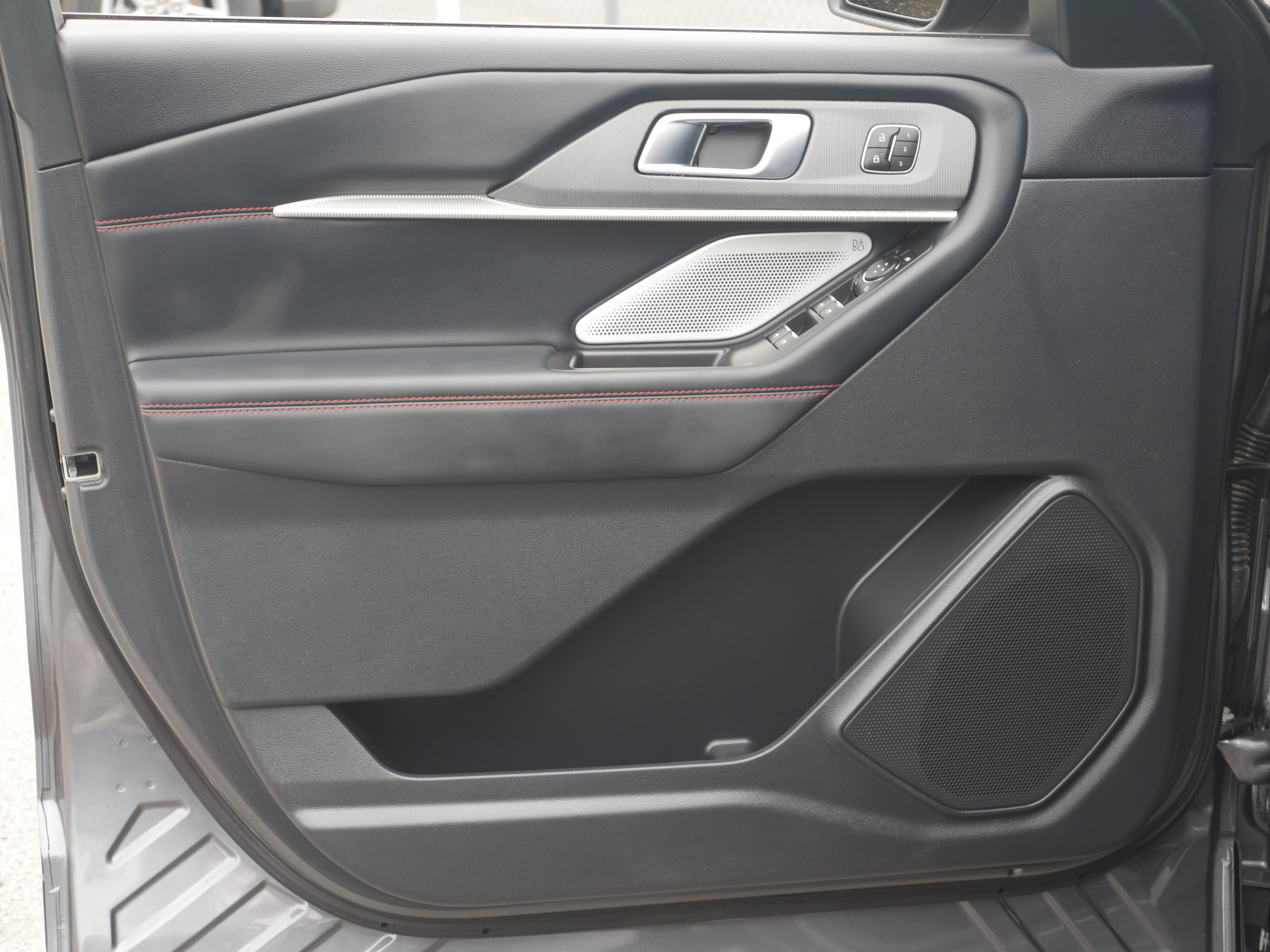 Certified 2025 Ford Explorer ST AWD/4WD image 41