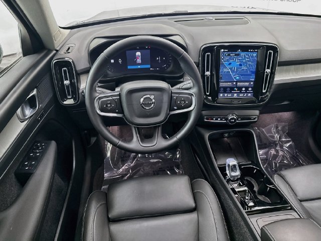 Used 2026 Volvo XC40 B5 Plus AWD/4WD image 22