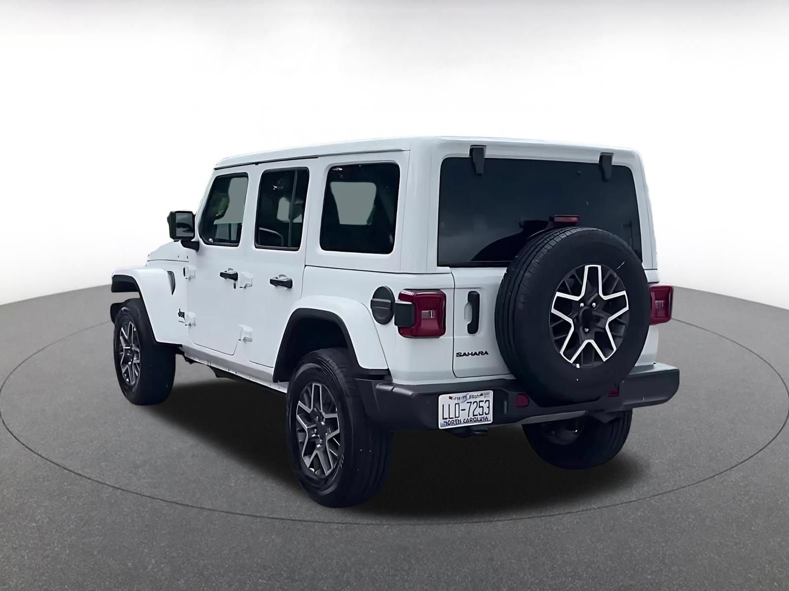 Used 2025 Jeep Wrangler Unlimited Sahara AWD/4WD image 11