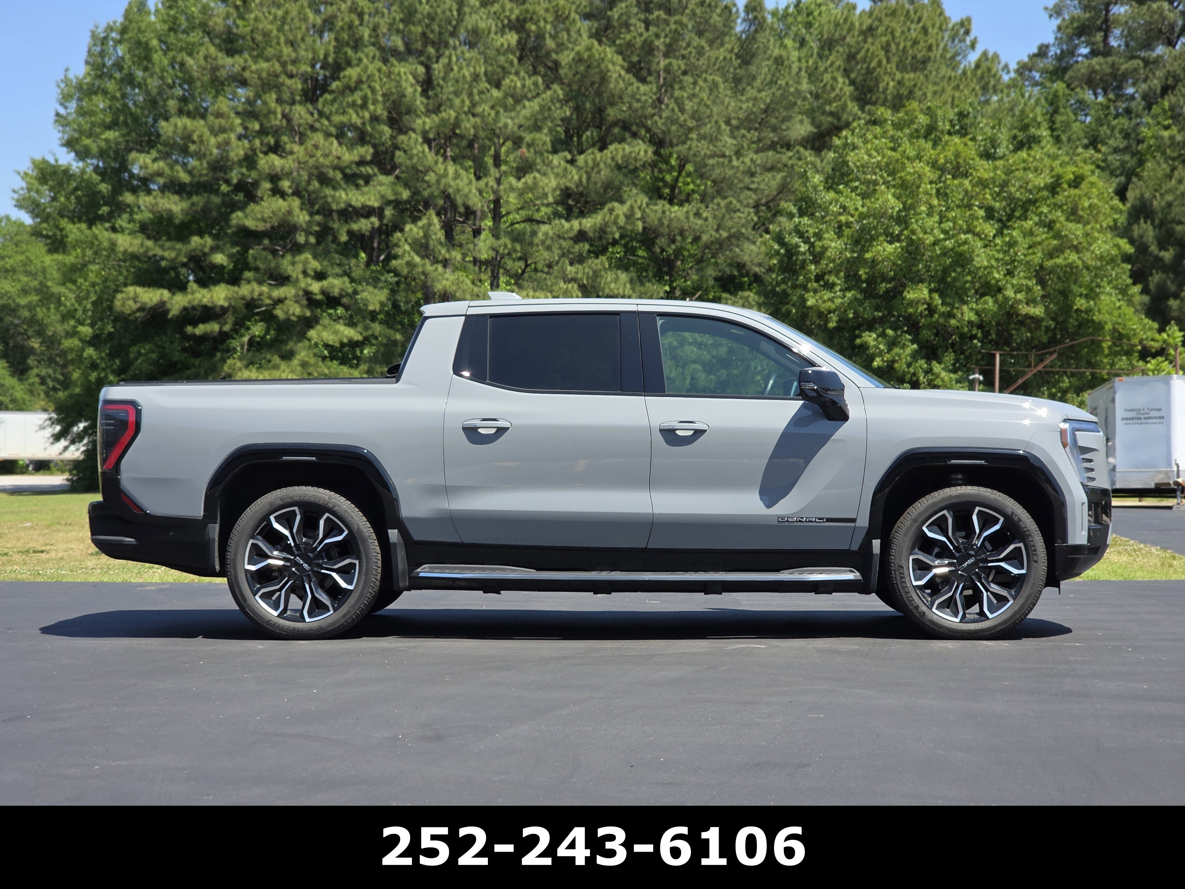 Used 2025 GMC Sierra EV Denali AWD/4WD image 8