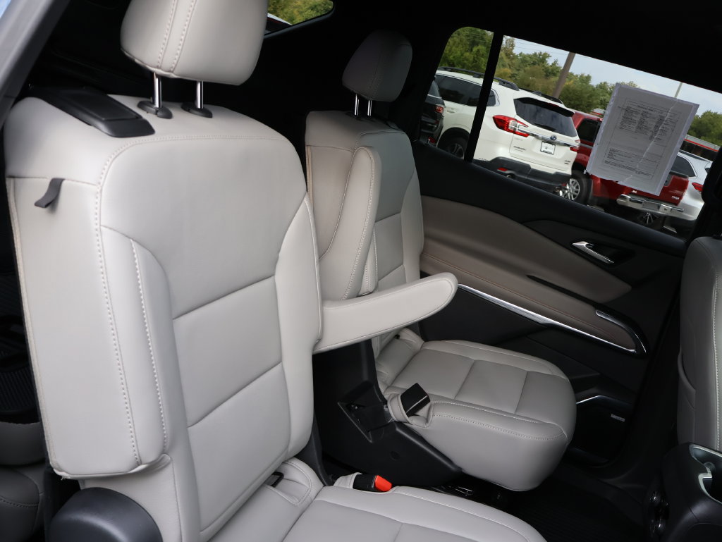 Used 2025 Chevrolet Traverse LT w/ Enhanced Driving Package FWD image 12